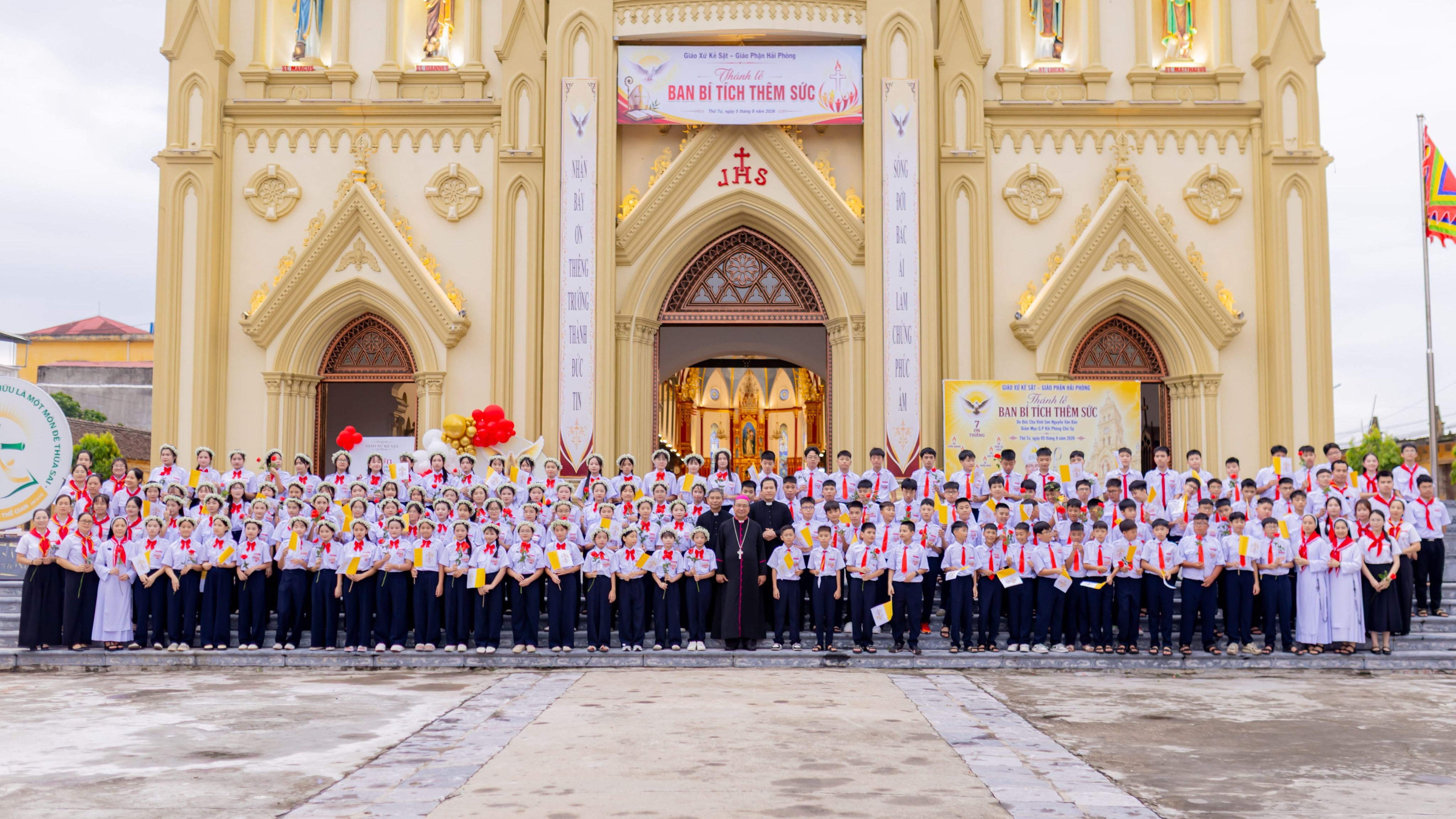 Giáo xứ Kẻ Sặt: 134 em Thiếu nhi lãnh nhận Bí Tích Thêm Sức